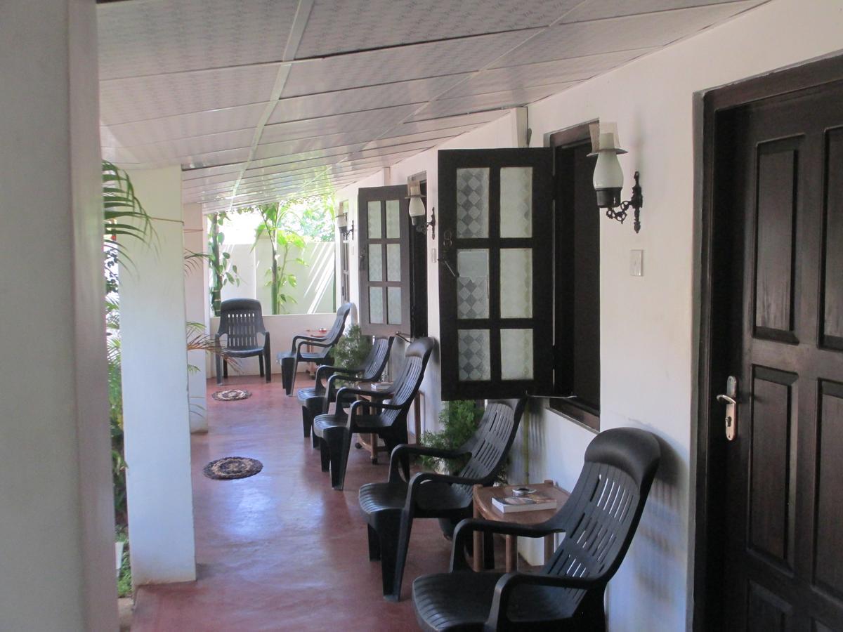 Uppuveli Beach House Trincomalee Esterno foto