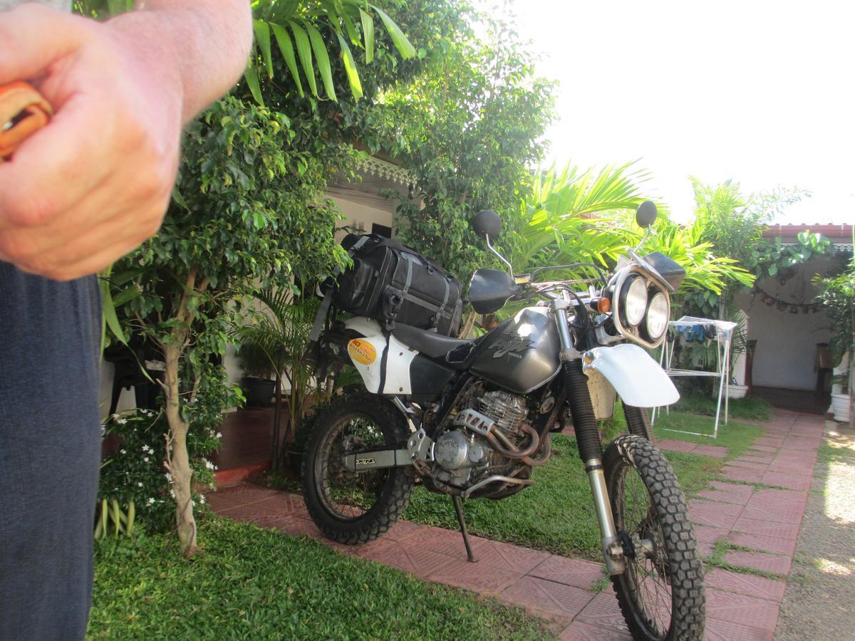 Uppuveli Beach House Trincomalee Esterno foto