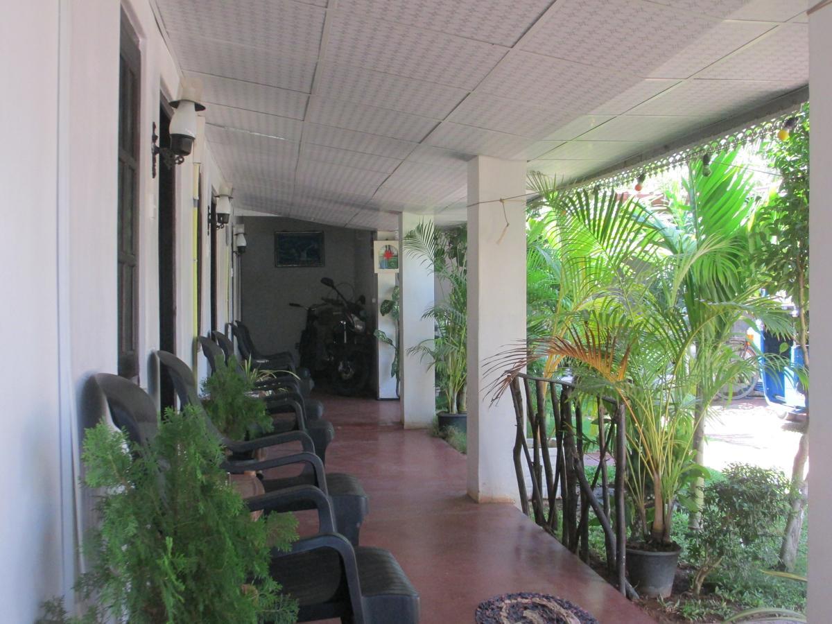 Uppuveli Beach House Trincomalee Esterno foto
