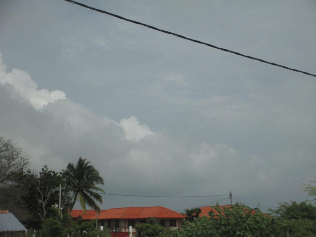 Uppuveli Beach House Trincomalee Esterno foto