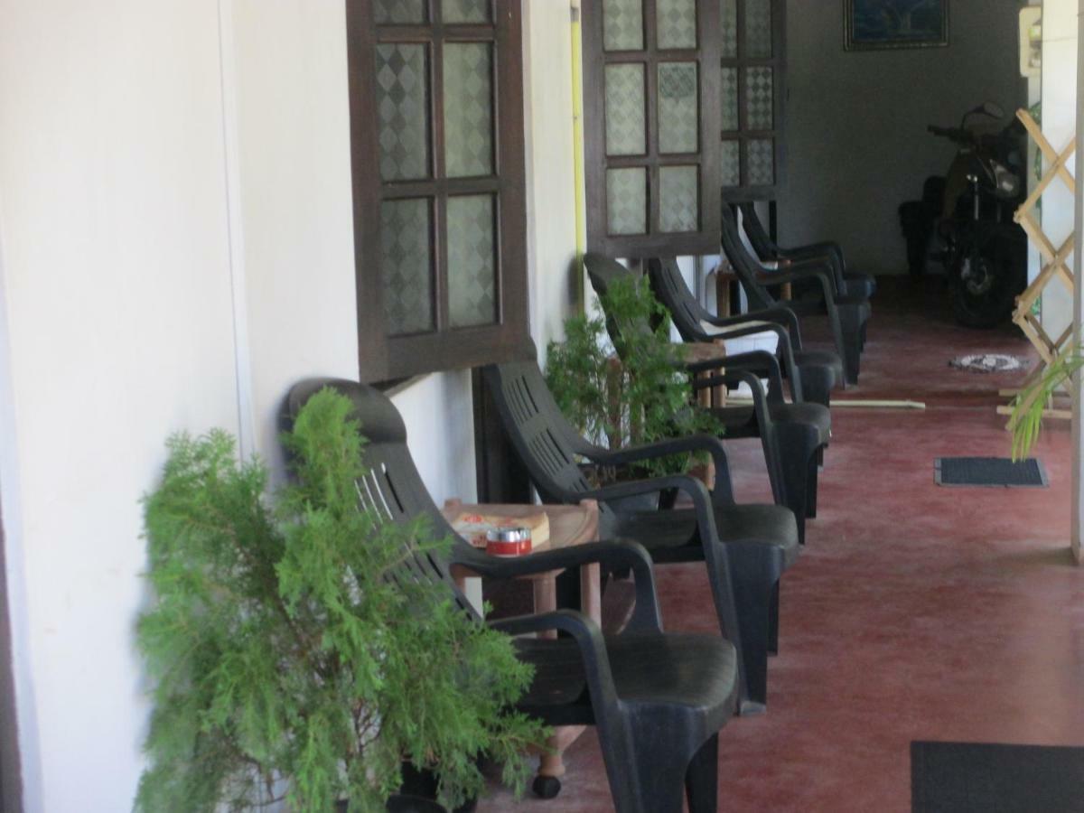 Uppuveli Beach House Trincomalee Esterno foto