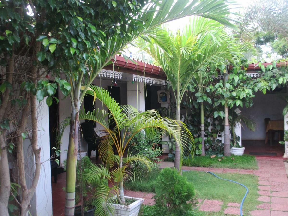 Uppuveli Beach House Trincomalee Esterno foto