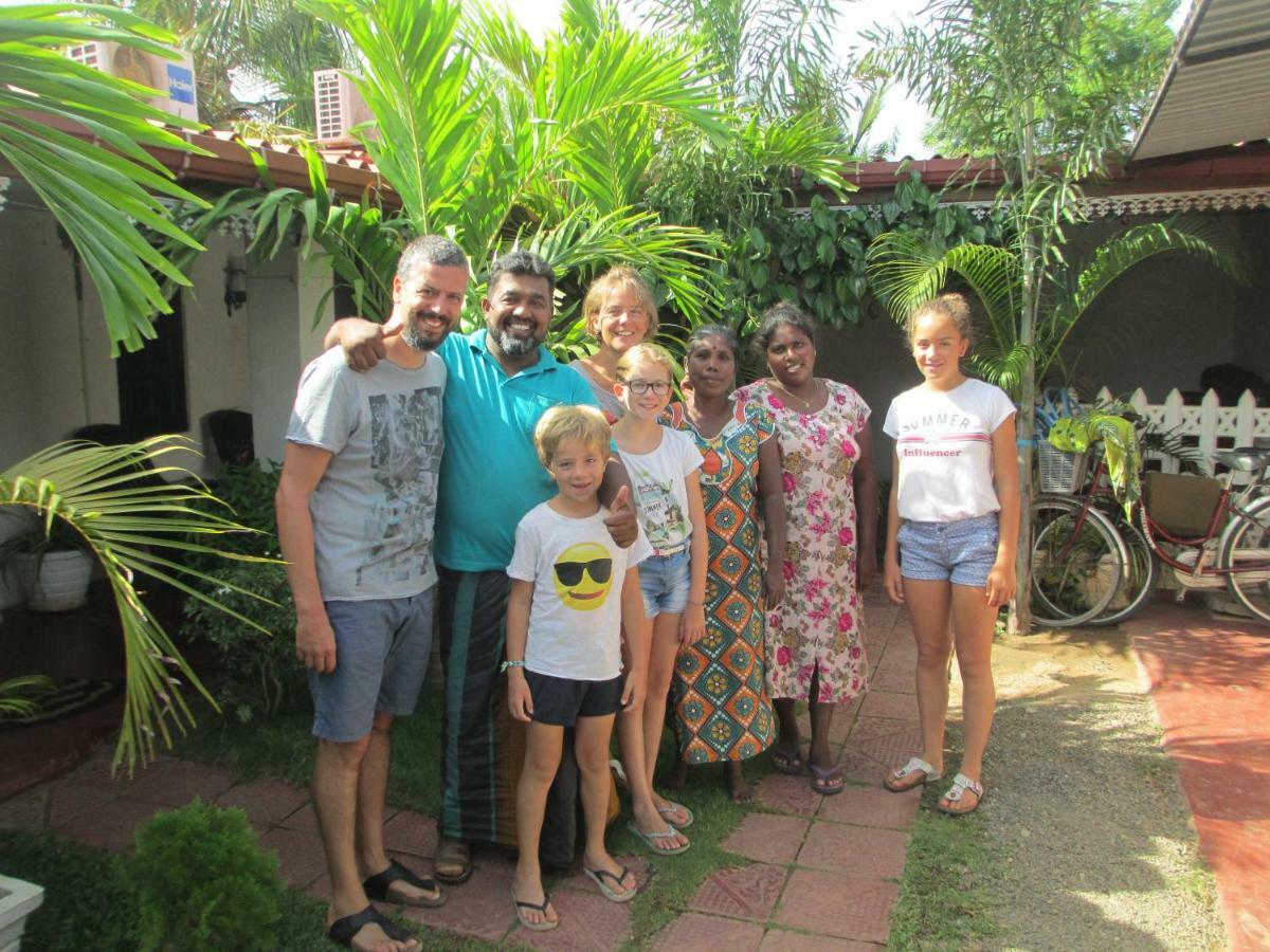 Uppuveli Beach House Trincomalee Esterno foto