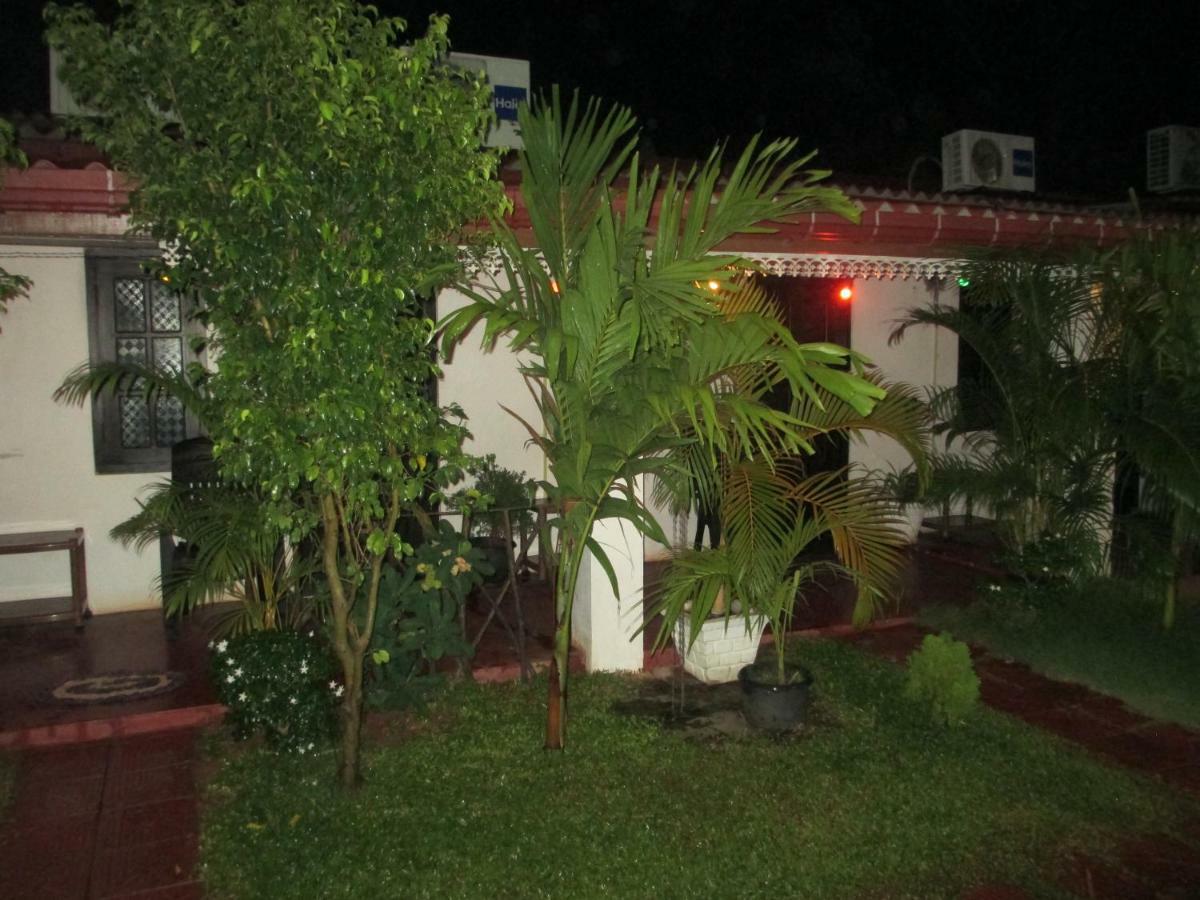 Uppuveli Beach House Trincomalee Esterno foto